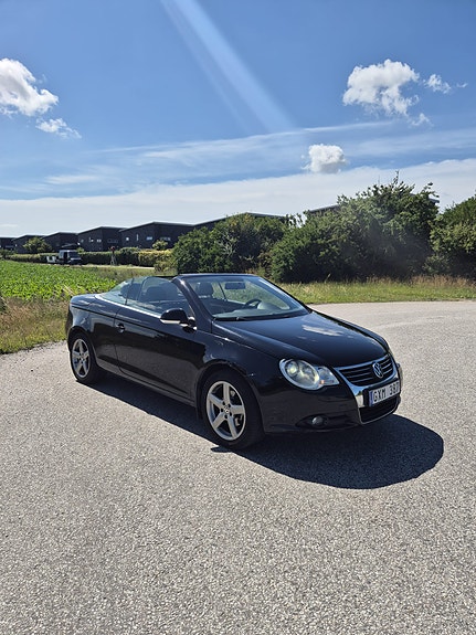 Volkswagen Eos 2 of 5