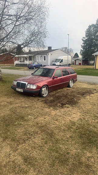 Mercedes-Benz 250 TD 3 of 5