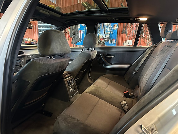 BMW 325i 4 of 5