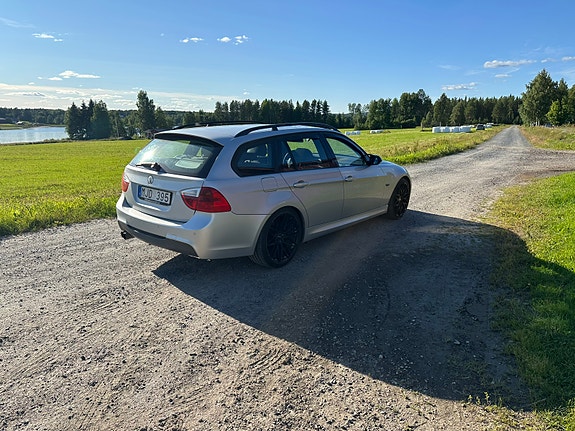 BMW 325i 2 of 5