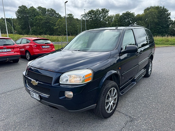 Chevrolet Uplander 2 of 5