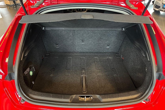 Volvo V40 25 of 30