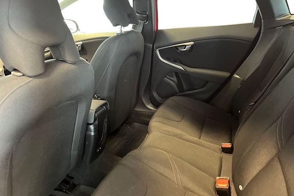 Volvo V40 24 of 30