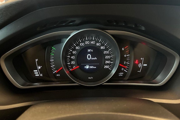 Volvo V40 17 of 30