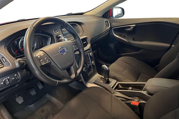 Volvo V40 12 of 30