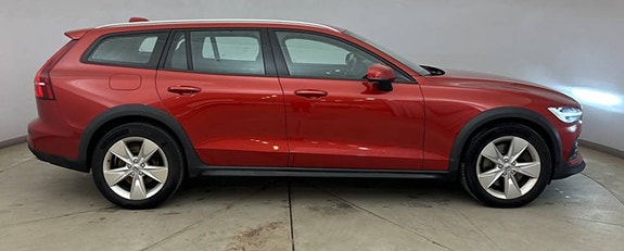 Volvo V60 Cross Country 6 of 11