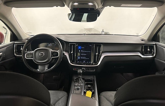 Volvo V60 Cross Country 3 of 11
