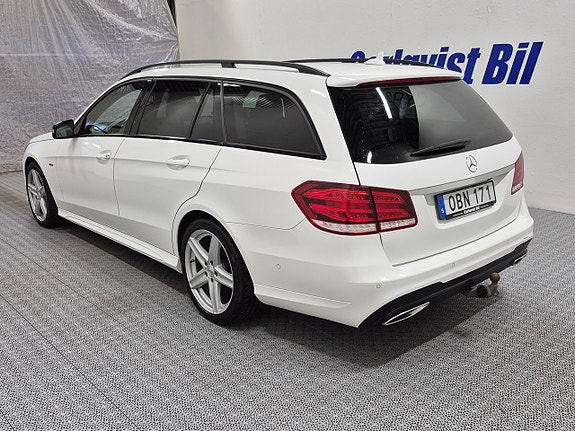 Mercedes-Benz E220 3 of 5