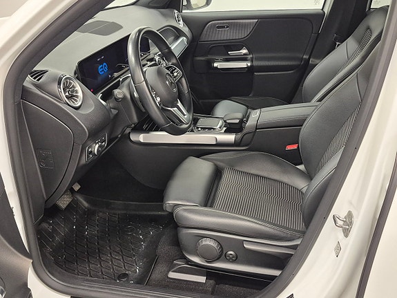 Mercedes-Benz EQB300 2 of 5