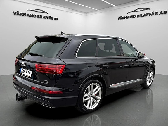 Audi Q7 4 of 5