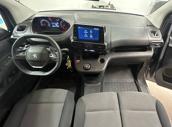 Peugeot Partner 3 of 5