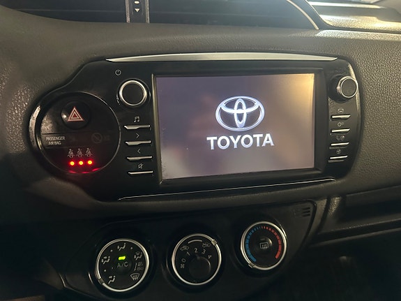 Toyota Yaris 10 of 13