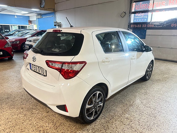Toyota Yaris 5 of 5