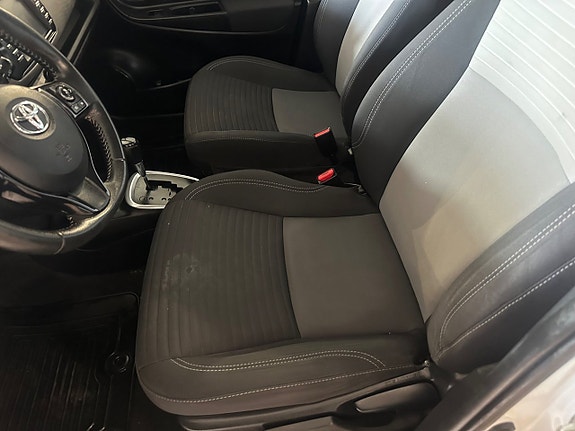 Toyota Yaris 7 of 13