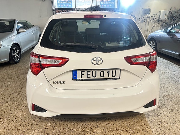 Toyota Yaris 12 of 13