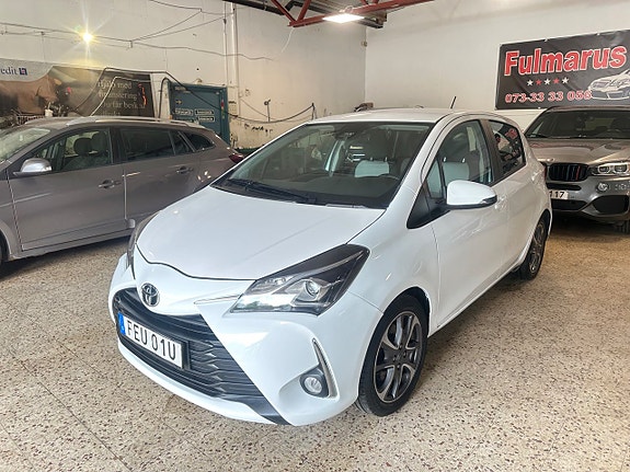 Toyota Yaris 3 of 5