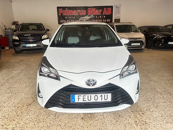 Toyota Yaris 2 of 5