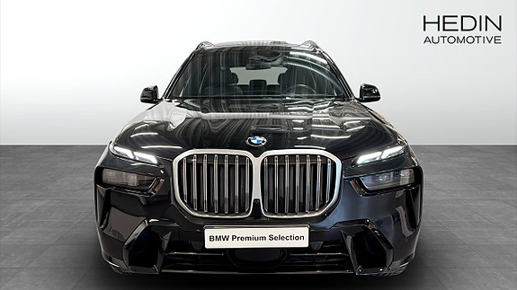 BMW X7 8 of 12