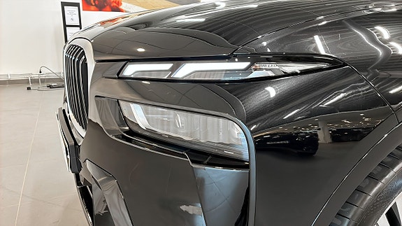 BMW X7 11 of 12