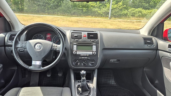 Volkswagen Golf V 8 of 8
