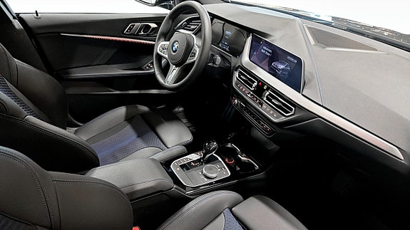 BMW 218 3 of 5