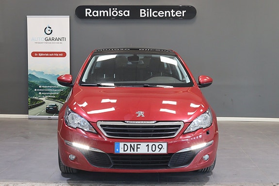 Peugeot 308 SW 2 of 5