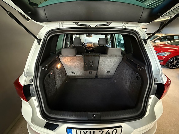 Volkswagen Tiguan 12 of 16