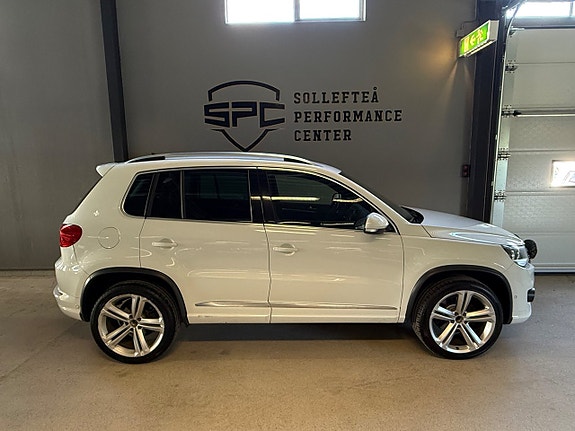 Volkswagen Tiguan 2 of 16
