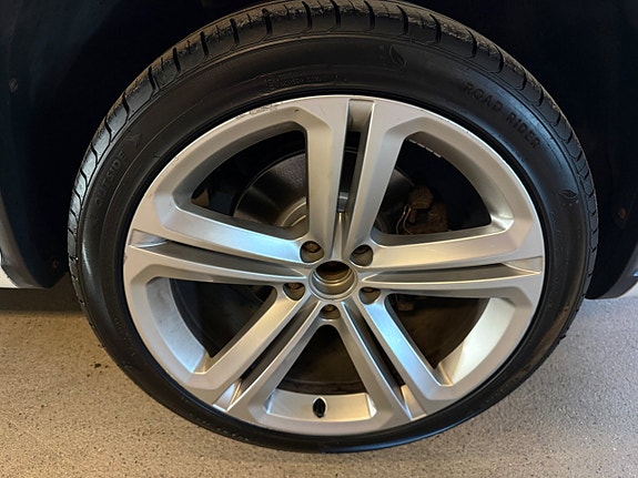 Volkswagen Tiguan 8 of 16