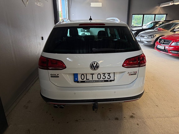 Volkswagen Golf Alltrack 4 of 5