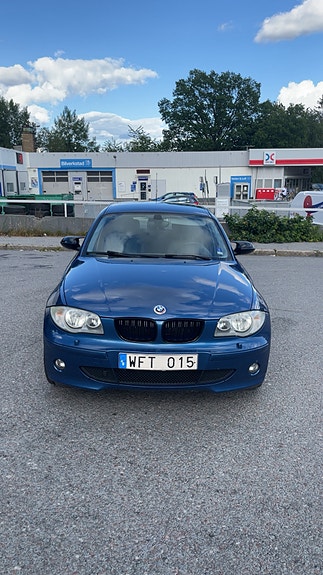 BMW 116i 2 of 5