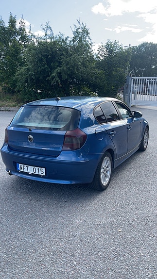 BMW 116i 4 of 5