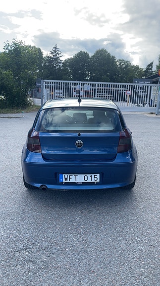 BMW 116i 3 of 5
