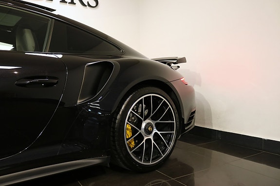 Porsche 911 Turbo S 25 of 25