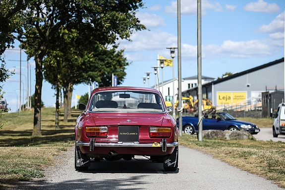 Alfa Romeo 2000 GT 8 of 16