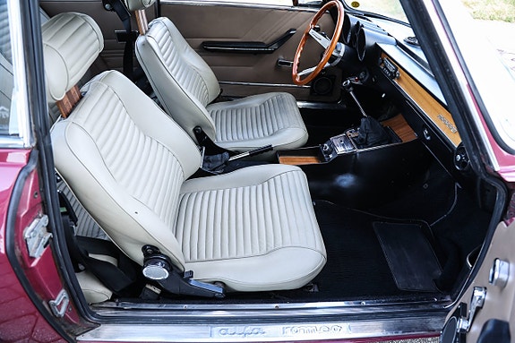 Alfa Romeo 2000 GT 11 of 16