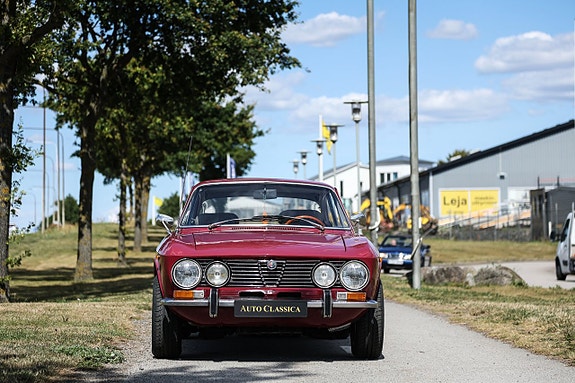 Alfa Romeo 2000 GT 3 of 5