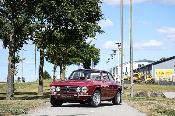Alfa Romeo 2000 GT 4 of 5