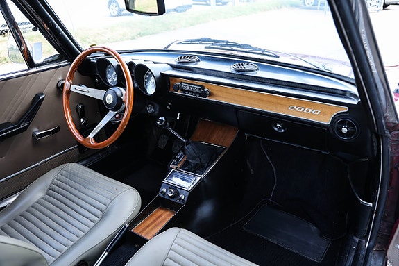 Alfa Romeo 2000 GT 10 of 16