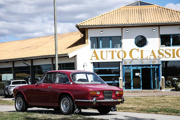 Alfa Romeo 2000 GT 7 of 16