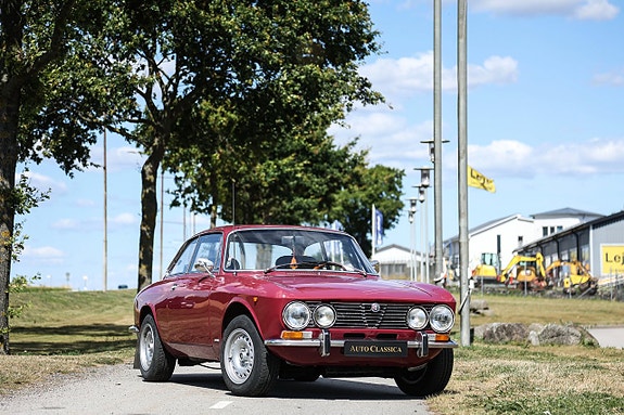 Alfa Romeo 2000 GT 2 of 5
