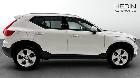 Volvo XC40 4 of 5