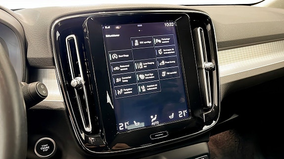 Volvo XC40 15 of 20