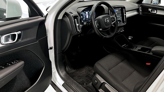 Volvo XC40 8 of 20