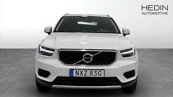 Volvo XC40 2 of 5
