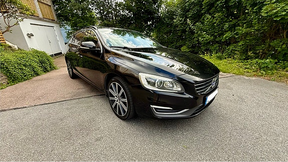 Volvo V60 2 of 5
