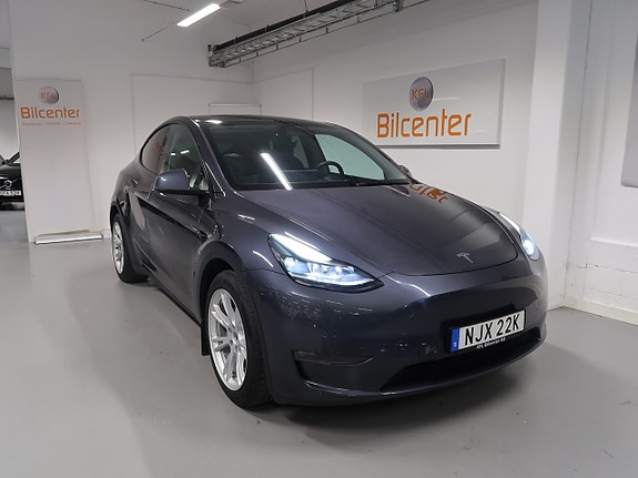 Tesla Model Y 4 of 5