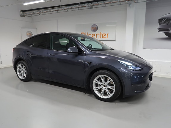 Tesla Model Y 5 of 5