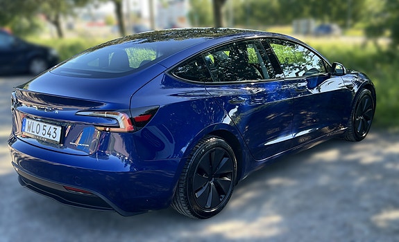 Tesla Model 3 4 of 5