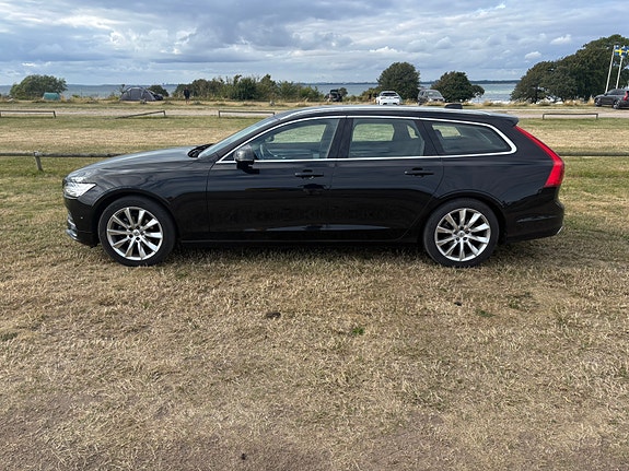 Volvo V90 2 of 5